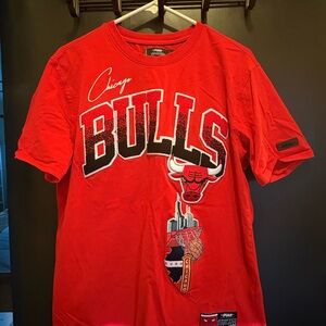 Pro Standard Chicago Bulls Hometown Chenille Red Tshirt -Mens Large 100% Cotton